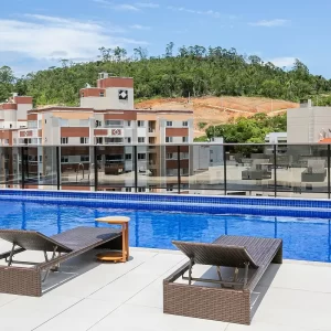 studio-moderno-com-piscina-no-rooftop-corg01-63bef5080ce9d6bb9f12b0f9